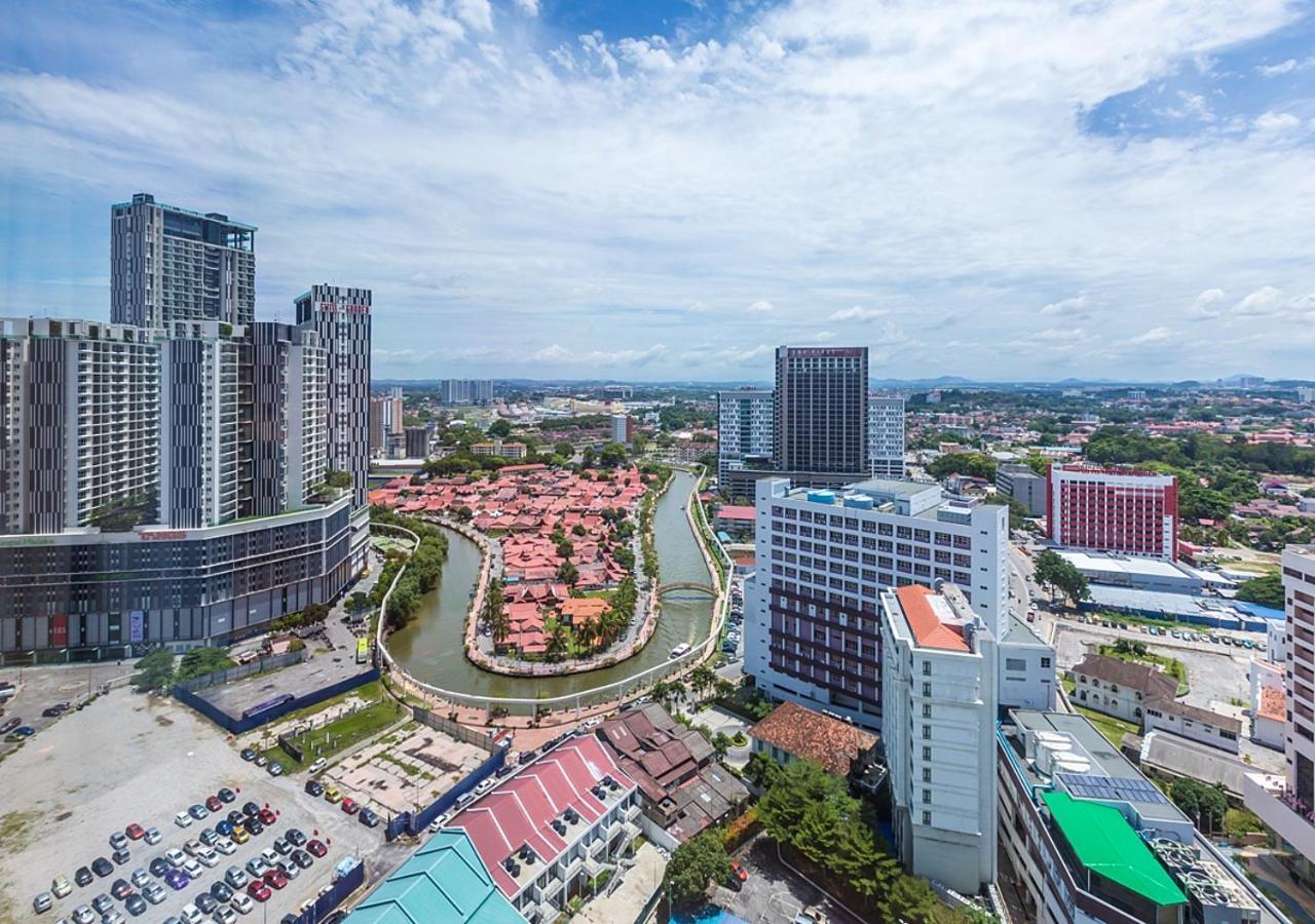 Ramada Plaza By Wyndham Melaka Hotel Exterior foto